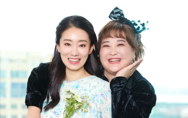 贾玲力捧张小斐背后:好的友情,无言也懂你