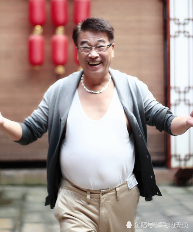 吴孟达疑似葬在马来西亚,知名娱记说出真实原因,网友:支持落叶归根