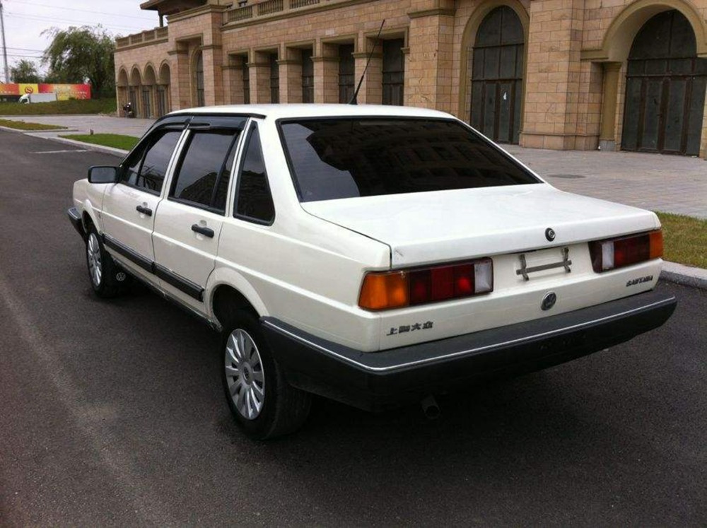以前没钱开桑塔纳,现在没钱开桑塔纳,一代"情怀车"就此凋零?_腾讯新闻