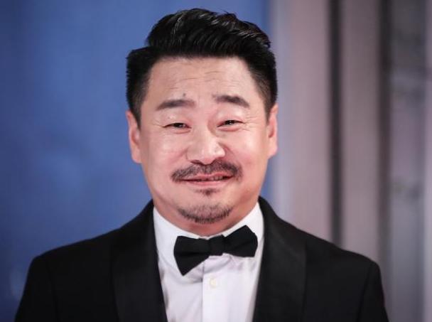 影帝王景春曾是五级焊工40岁租房结婚如今生活状况怎样