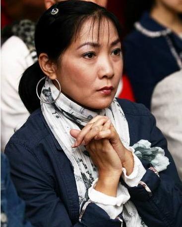 和父母决裂嫁大14岁德国男人,沈丹萍却因丈夫买颗白菜怒摔碗