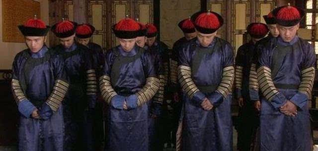 像许多选择当太监的人一样,孙耀庭也是出生贫寒.开始还有吃住的地方.