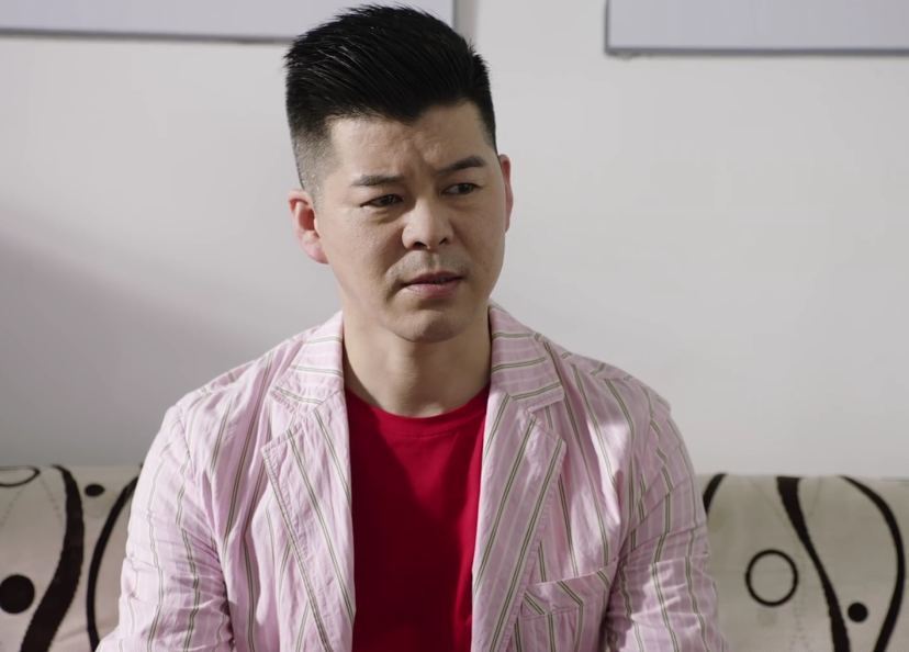 在第十二季里,跟随李大国一起创办水厂,从剧情上看,两人是很可能因