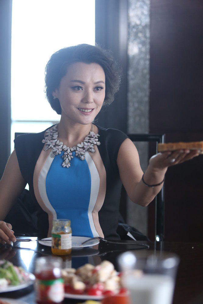 富贵气质女演员梁爱琪