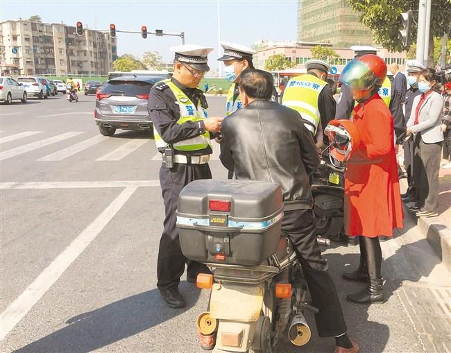 汕頭交警部門專項整治摩托車電動車交通亂象