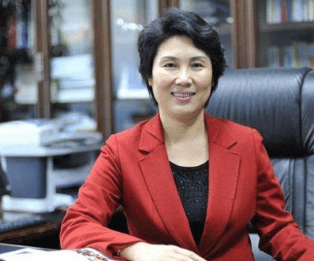 9亿买下公务机!家中搜出七十箱纪念币,这女党委书记真牛