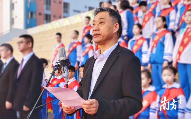 开学日,中山华附校长刘诗雄寄语:"学无止境,明德至善"