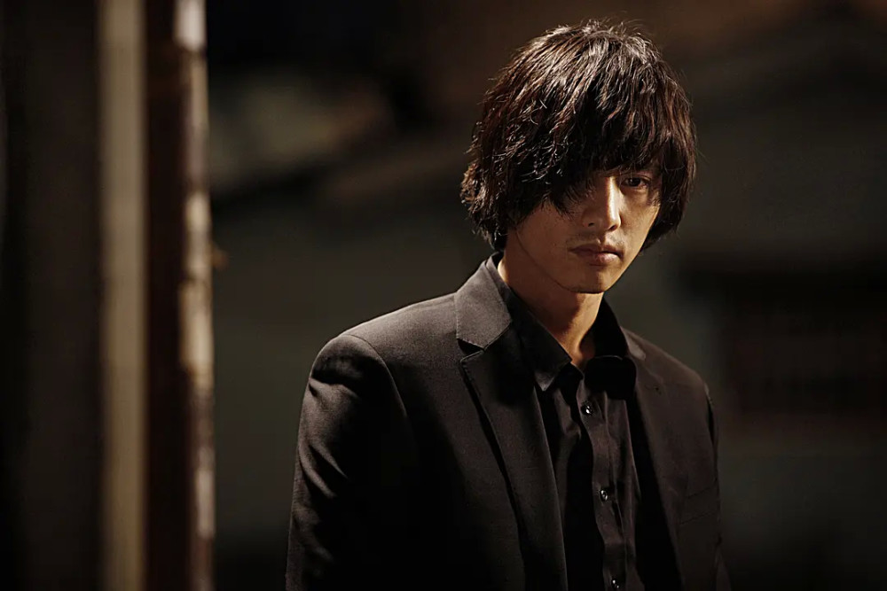 没错我说的帅哥就是这个里里邋遢 被周边邻居误认为是黑社会的大叔