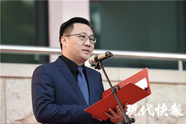 南京一中新校长亮相开学典礼和学生分享成为更高段位的学习者
