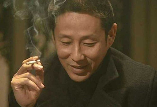 电视剧黑洞有哪些有趣的情节陈道明在剧中出演青年企业家聂明宇,作为