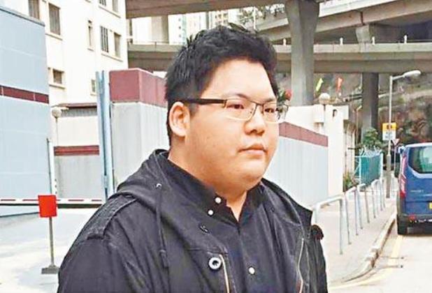 71岁向华强庆生一家四口其乐融融不见向佑郭碧婷变回黑长直