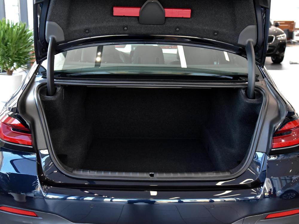 宝马5系(进口)的后备厢的容积还不错,不过后排座椅不支持放倒,多多少