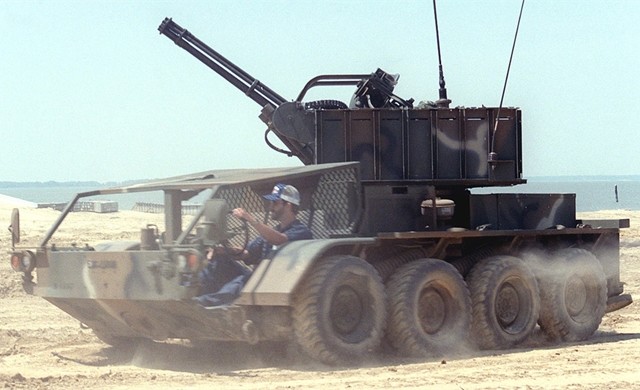 奔跑的加特林机炮美国excalibur机动近程防空车