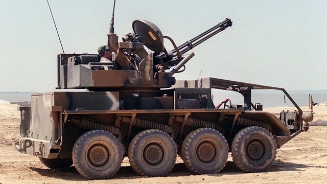 奔跑的加特林机炮美国excalibur机动近程防空车