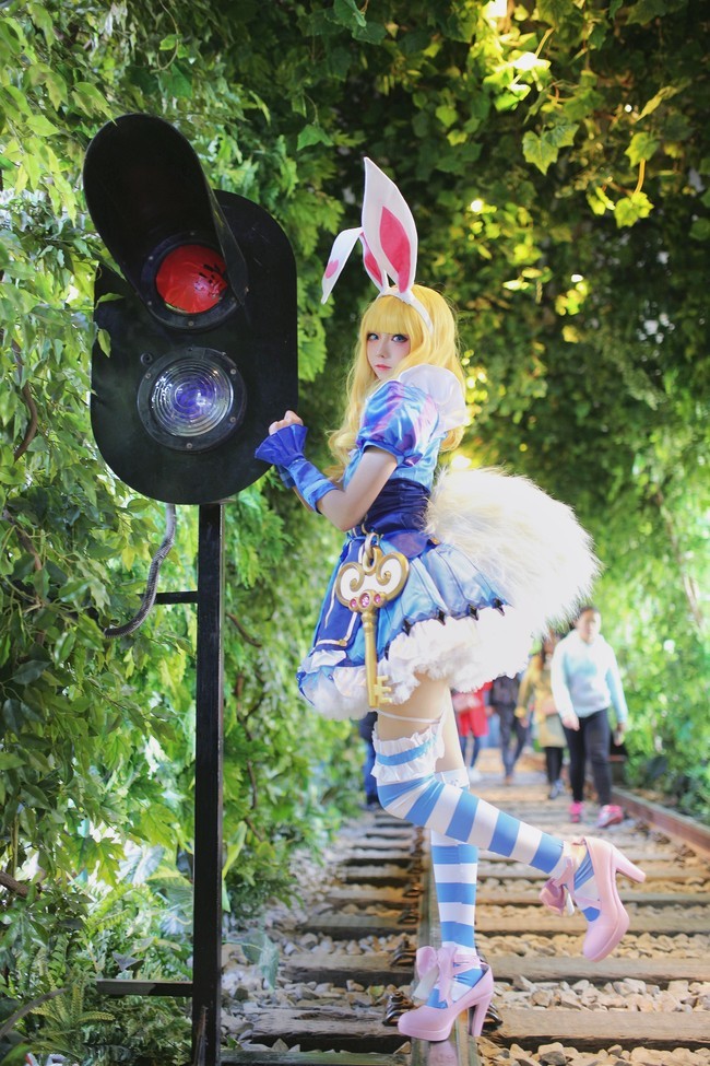王者荣耀妲己爱丽丝梦游仙境cosplay