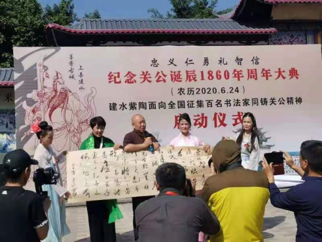 读罢王玉文大师的篆刻书法作品与丰富的人生阅历,我不由得对篆刻文化