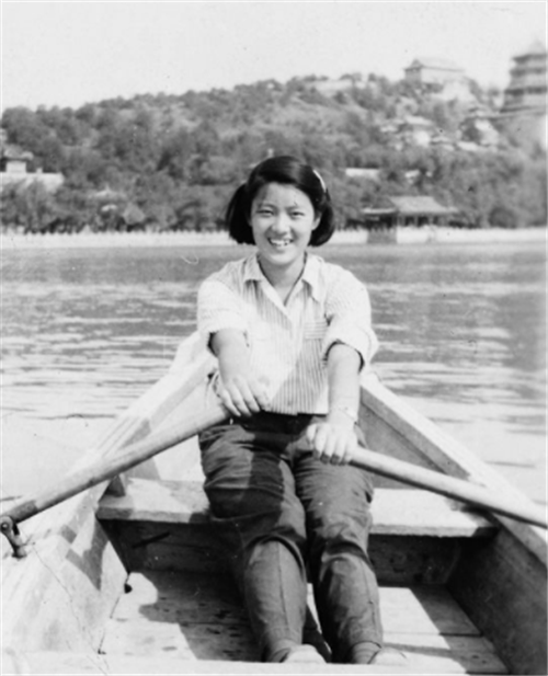 民国最美交际花,身怀六甲惨遭男友狠心抛弃,生下一女名扬四海