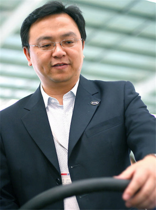 父亲死后哥哥辍学打工嫂子卖嫁妆送他上学结果养出一百亿富豪