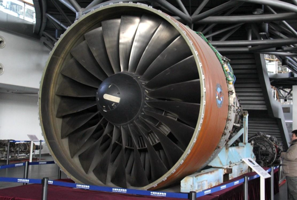 同时,日本也要求航空公司暂停使用搭载普惠pw4000发动机的波音777客机