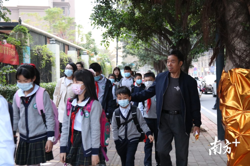 梁庆助新任铁城小学校长开学寄语学生快乐成长