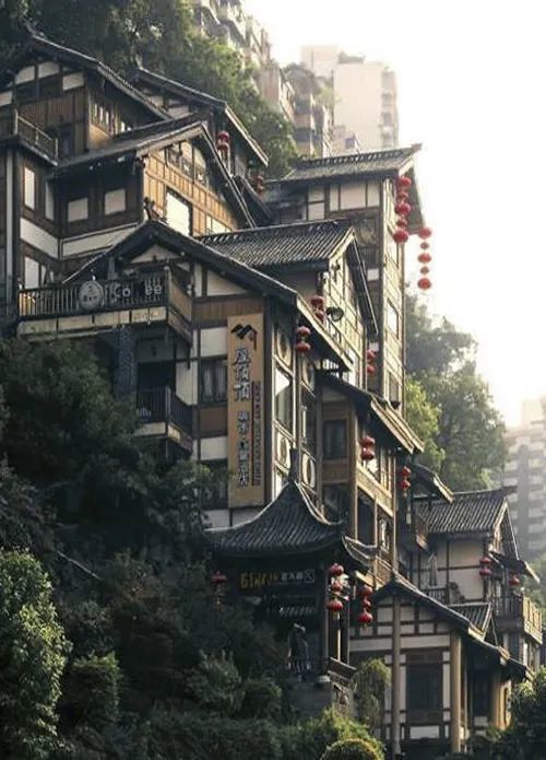 魔幻重庆的"谜之建筑",低调?狂妄?_腾讯新闻