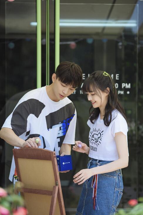 就在昨日(2月21日)张恒好友"秦朝marx"还发文辱骂郑爽人品差是垃圾