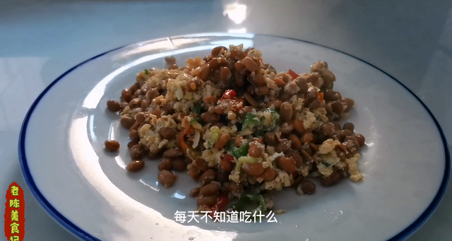 老陳做安徽宿遷特色美食醬豆炒雞蛋,入味鮮香又下飯,拌飯更過癮