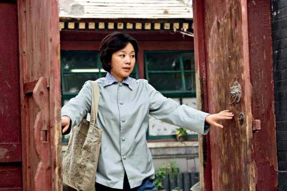 2007年,出演了由尚敬执导的《房前屋后》,饰演程大河.