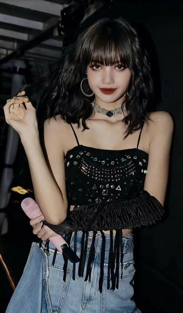 唯美无印女星丨lisa撩起裙子那刻,我都心动了_腾讯新闻