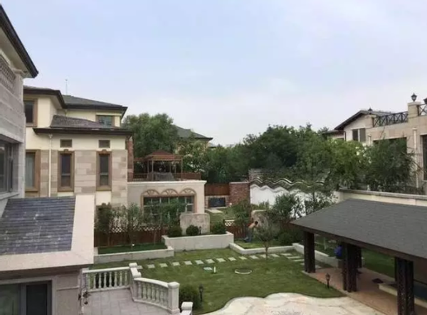 走进赵丽颖现实中的家厨房一点油污都没有看来多年没做过饭了