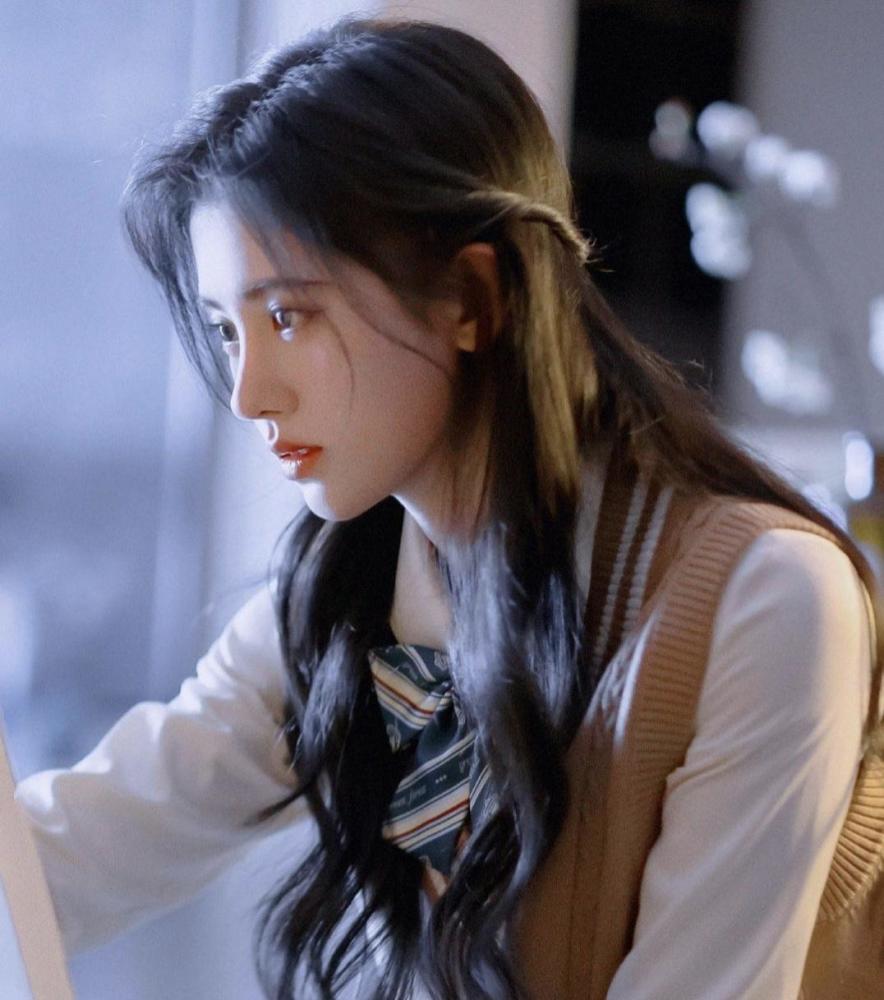 唯美无印女星丨鞠婧祎造型好美穿连衣裙跟礼服女神气质惊艳