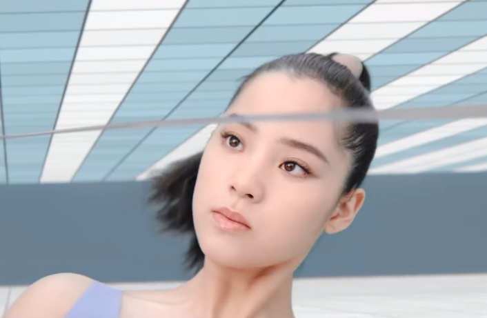 难怪欧阳娜娜不扎高马尾贴头皮造型曝光这发际线谁敢信