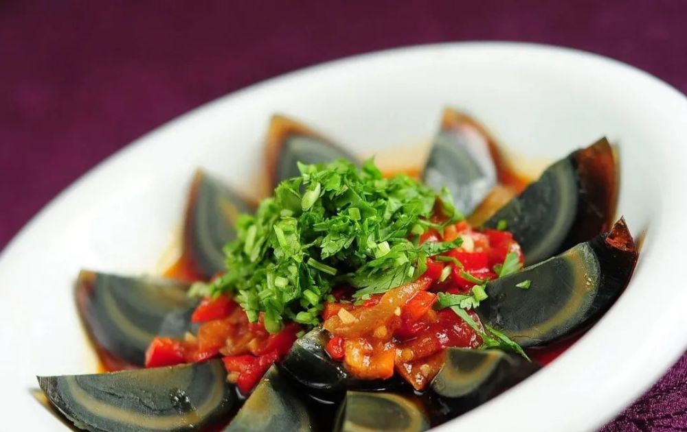 看了网剧赘婿里的凉拌皮蛋馋得我做了一个味道香糯可口