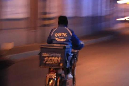外卖|网友炸了！这个“外卖”只有奥特曼才能送