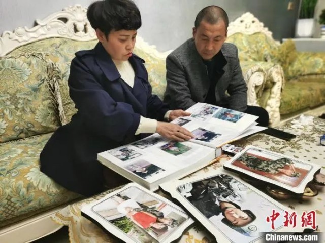 儿子说,妈妈您放心吧,儿子不会给您丢脸!"母亲杨素香