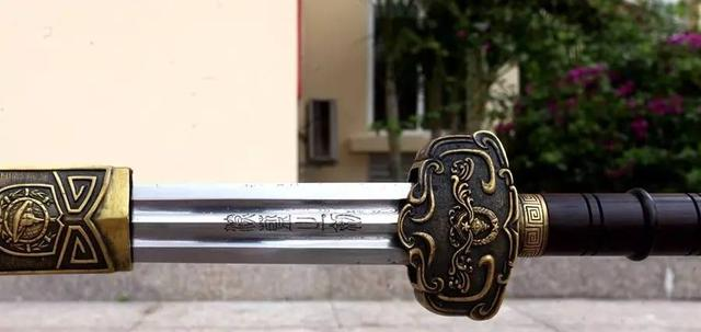 为何中国海军军官佩戴汉剑而不是唐横刀