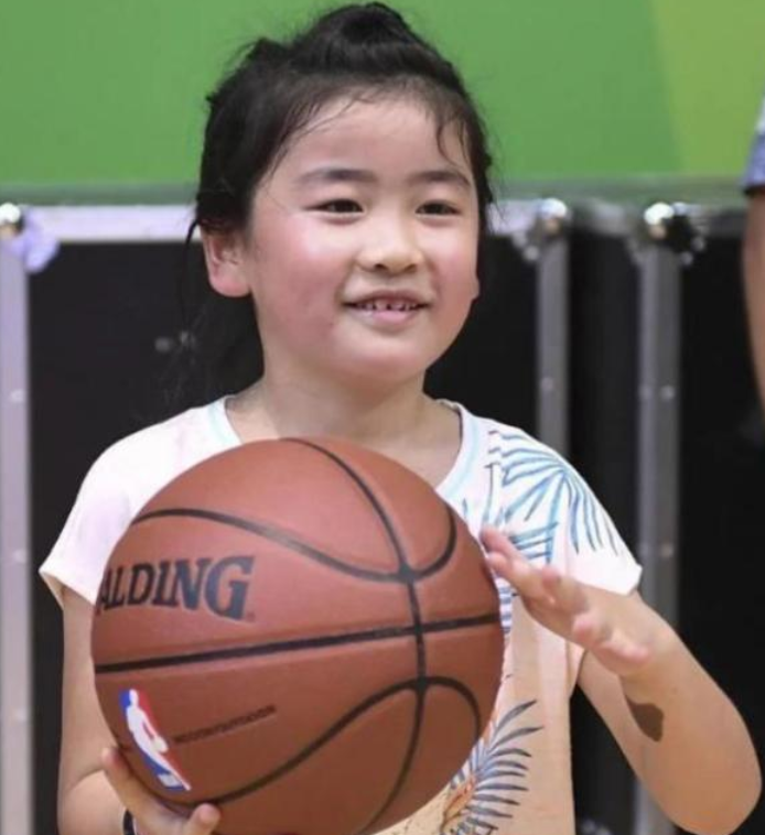 姚明女儿近况,如今身高不输成年人,未来能长多高?