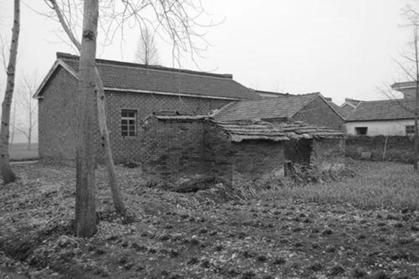 延吉当地发生多起入室杀人案,凶手细心谨慎最终在2002年,警方发现直接