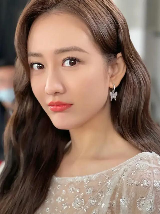 王鸥发美照欲挽回油腻形象,再次令网友惊艳