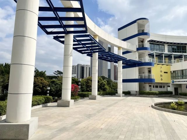 深圳实验学校副校长,高中部执行校长李震宇开学典礼讲话