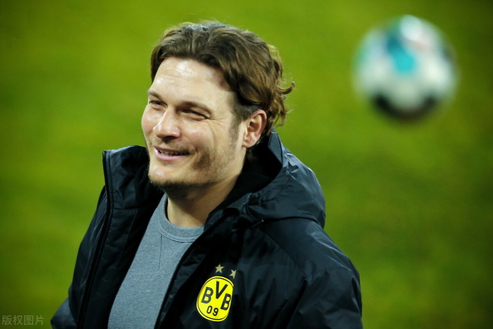 多特蒙德主帅哈兰德的右脚头球和临门一脚都有待提高