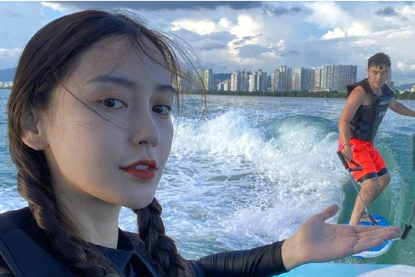 baby三亚度假,传是去私会男星"同一人吗"