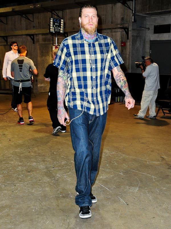 言归正传,光阴如箭,昔日的莫西干小伙也已经成为了43岁的油腻大叔