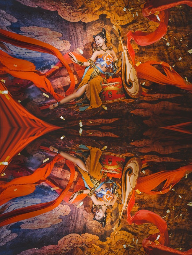 在看一眼月牙泉就回头杨玉环遇见飞天cosplay