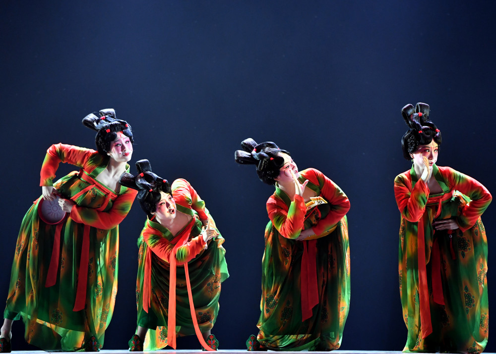 演员在第十二届中国舞蹈荷花奖古典舞终评演出上表演《唐宫夜宴》