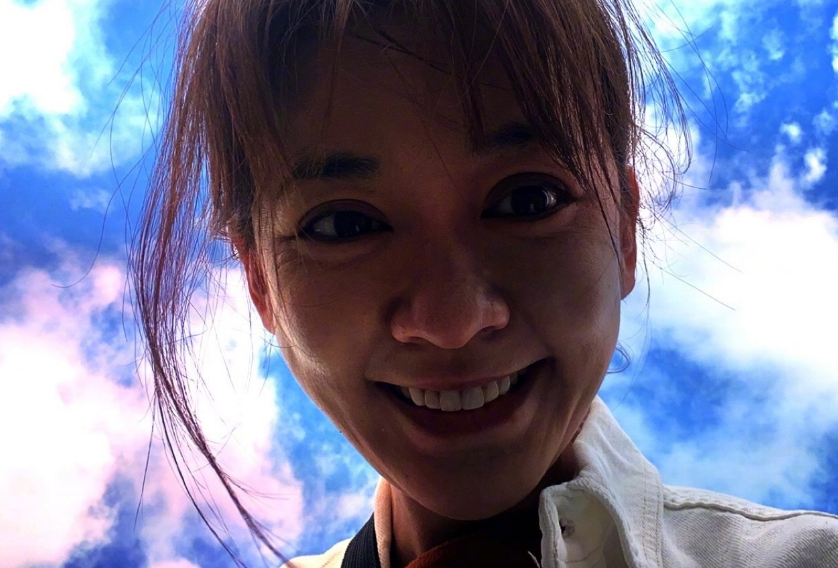 38岁陈意涵晒全素颜运动照大方展示鱼尾纹颈纹超真实