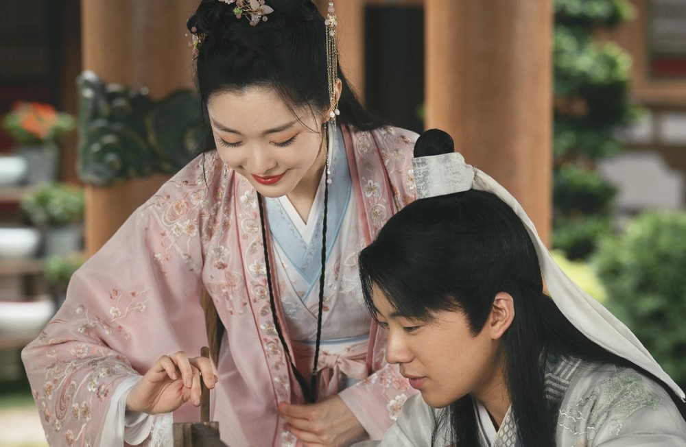 毕竟这是由自己父亲监制,还是德云社的师兄弟们主演的电视剧,自己过来