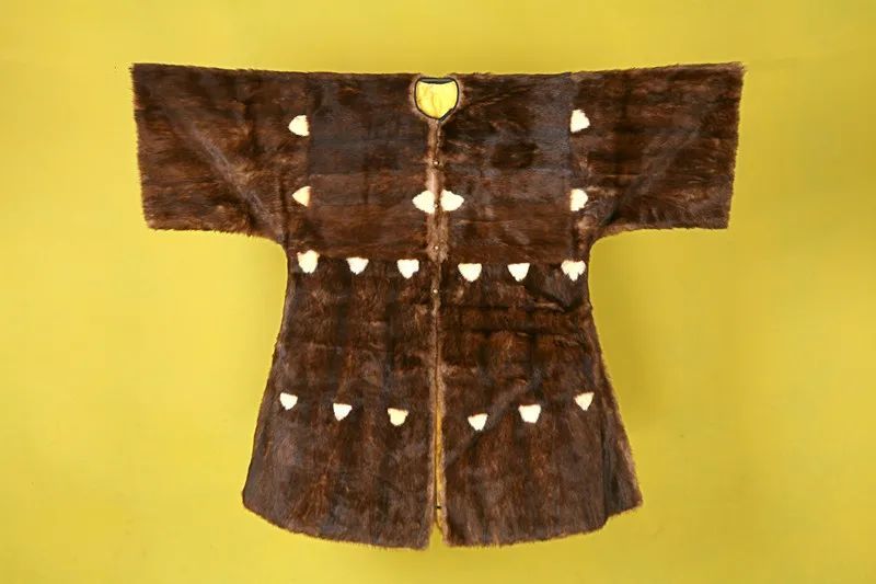 貂皮《后汉书》载:"挹娄出好貂".