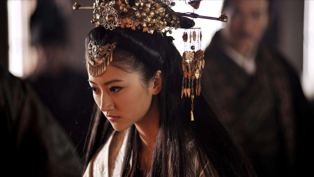 这娃一惊之下,隔年酒都吓醒了,他哭唧唧地擂着城门喊:"娘,我错了!