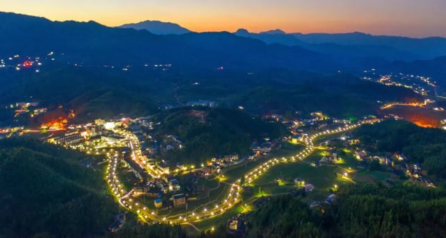 青水畲族村是三明市两个少数民族乡之一,地处永安市东南面的群山环抱